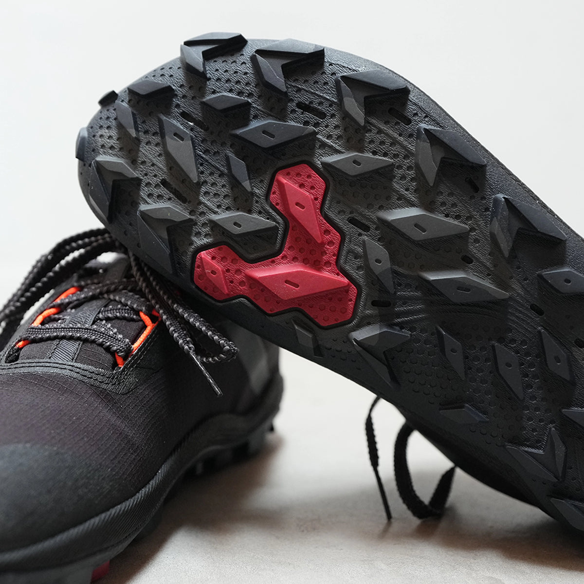 【VIVOBAREFOOT】ヴィヴォ ベアフット men's Primus Trail Flow Waterproof "Eclipse×Molten Lava"