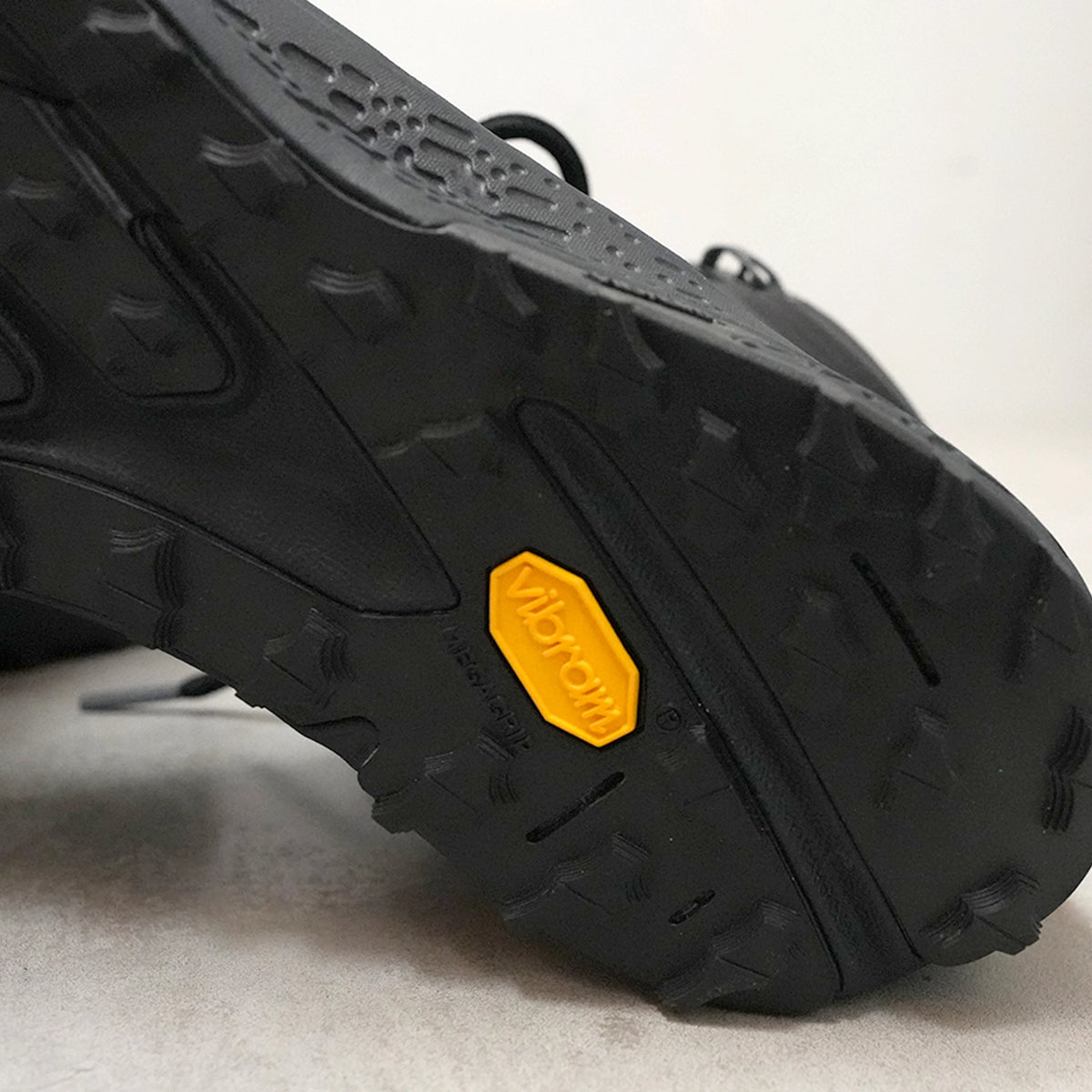 【ALTRA】アルトラ men's Timp 6 Mid GTX "Black×Black"