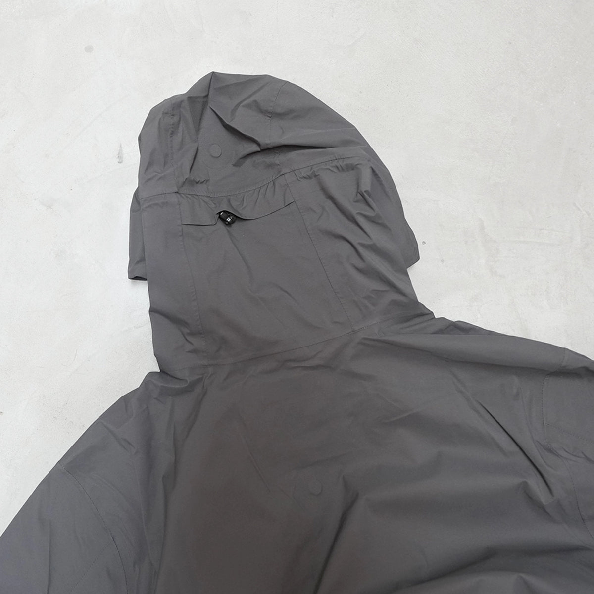 【ROARK RUN AMOK】ロアークランアモック men's Shield Rain Jacket "Onyx"