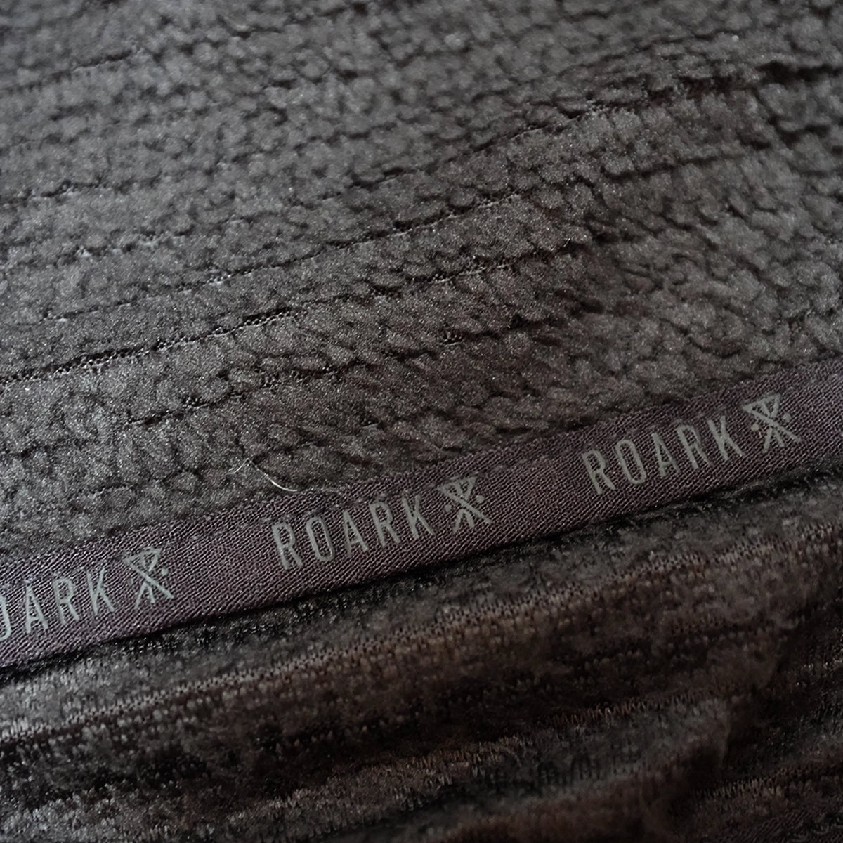 【ROARK RUN AMOK】ロアークランアモック men's PRIMALOFT Evolve Hoodie "Black"