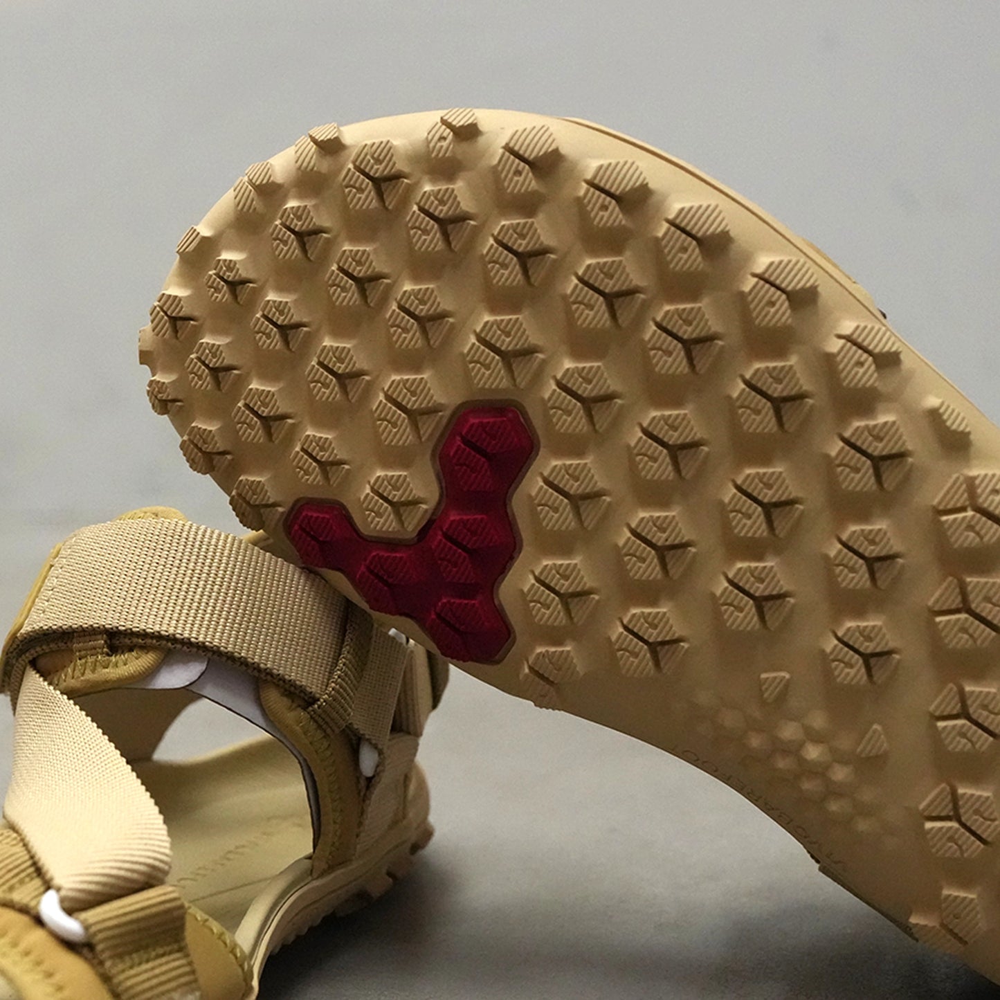 【VIVOBAREFOOT】ヴィヴォ ベアフット men's Tracker Ora Sandal "2Color"