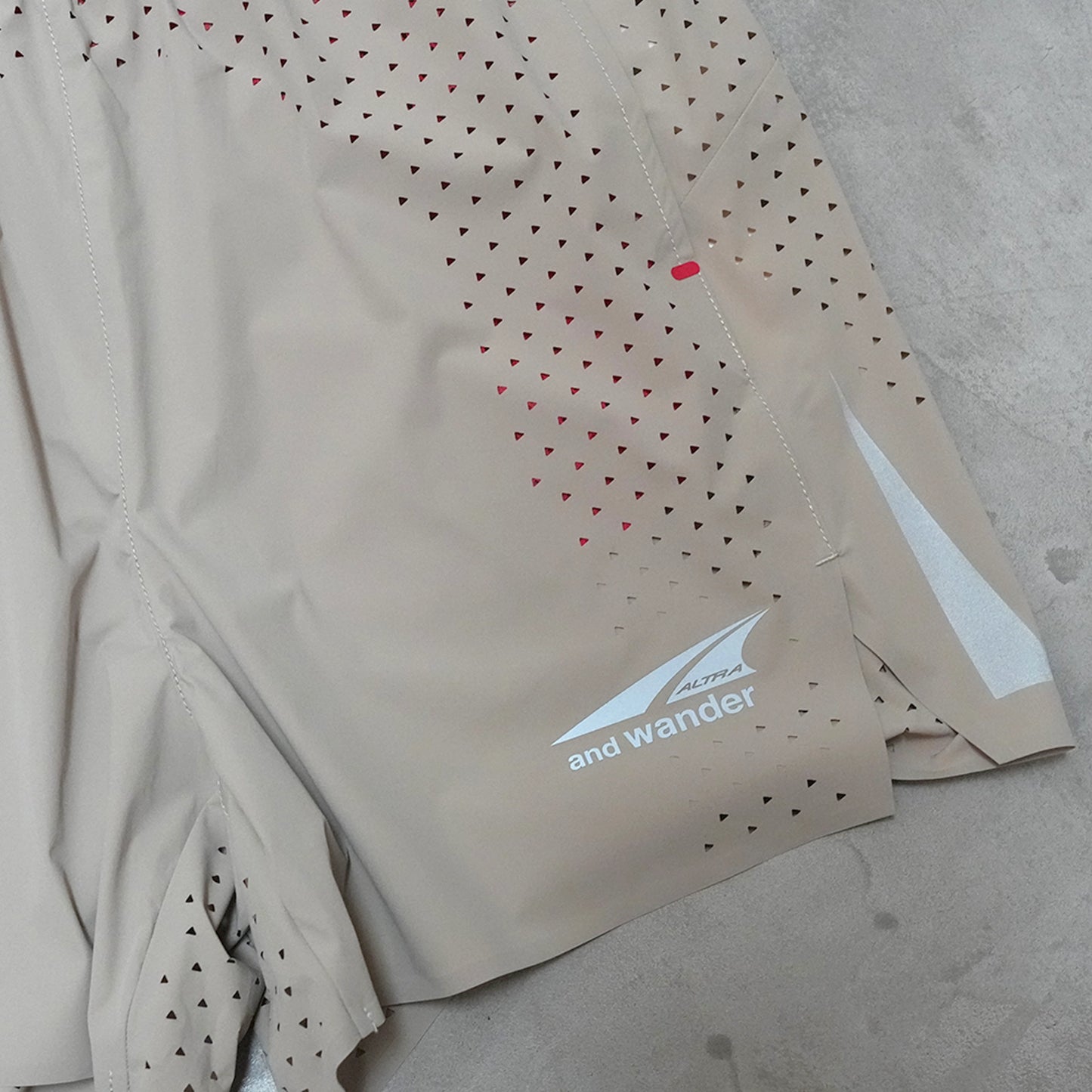 【and wander】アンドワンダー Altra × and wander ventilation short pants "2Color"