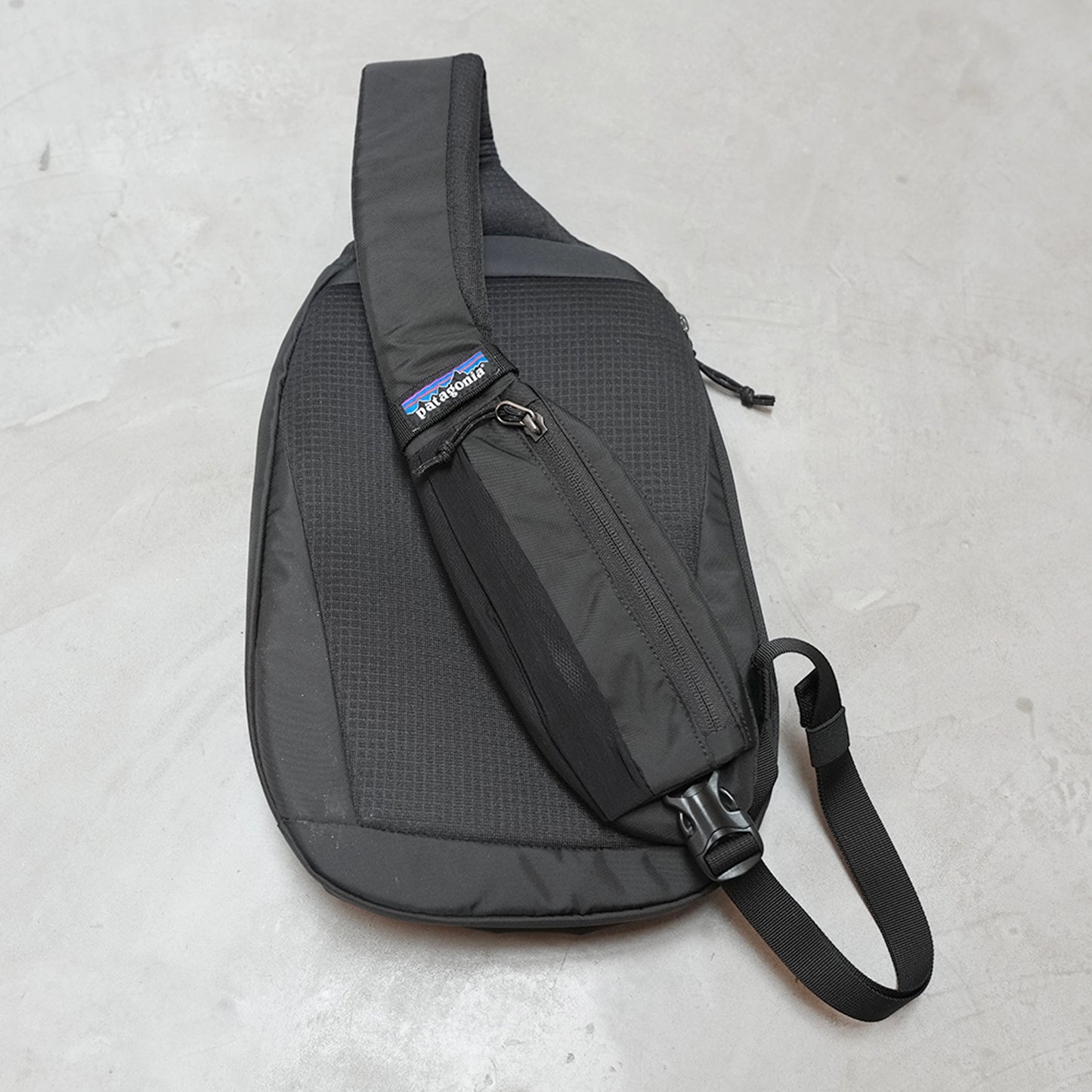 【patagonia】 パタゴニア Atom Sling 8L ”Black”