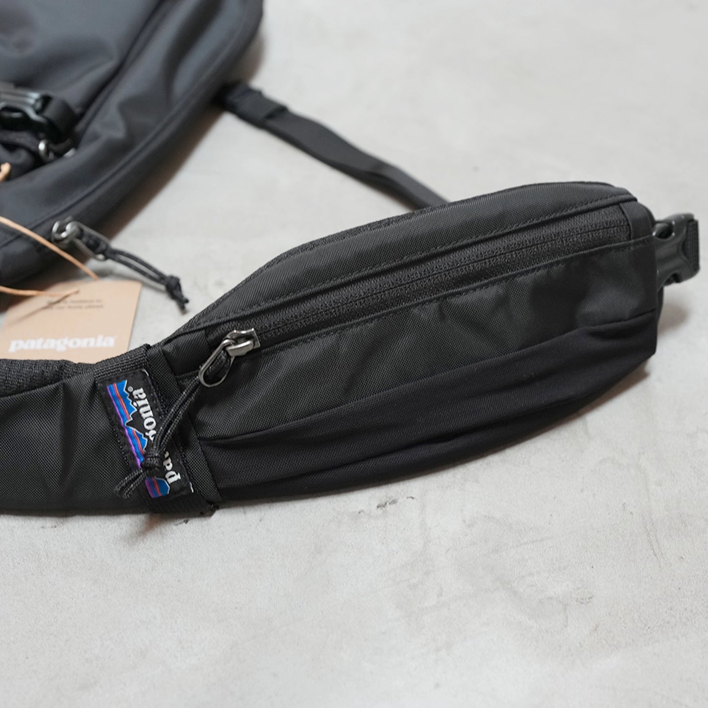 【patagonia】 パタゴニア Atom Sling 8L ”Black”