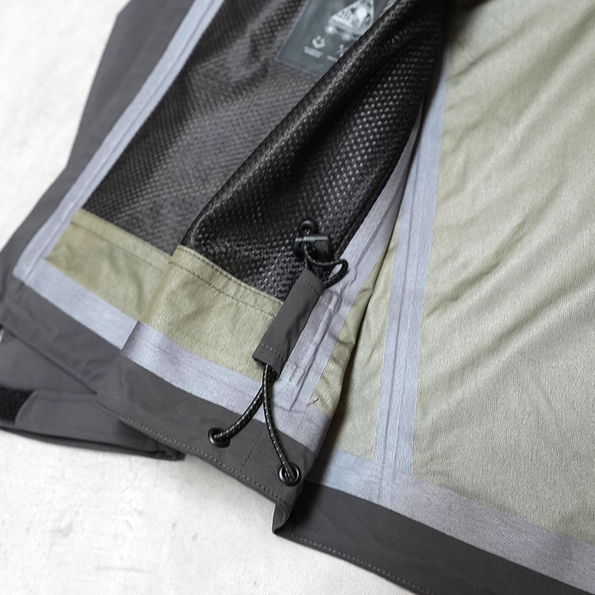【ROARK RUN AMOK】ロアークランアモック men's Shield Rain Jacket "Onyx"