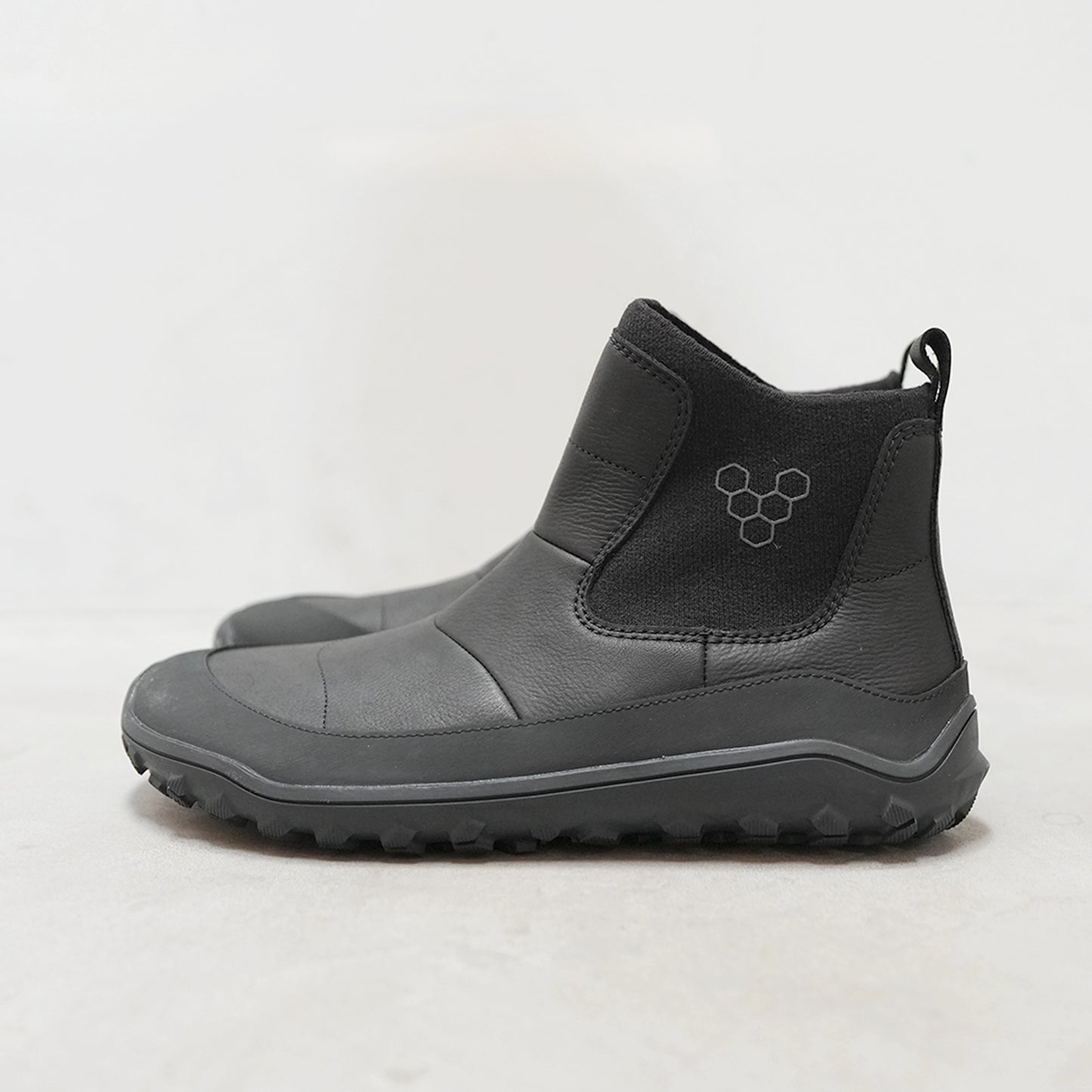 【VIVOBAREFOOT】ヴィヴォ ベアフット men's Explorer Chelsea "Obsidian"