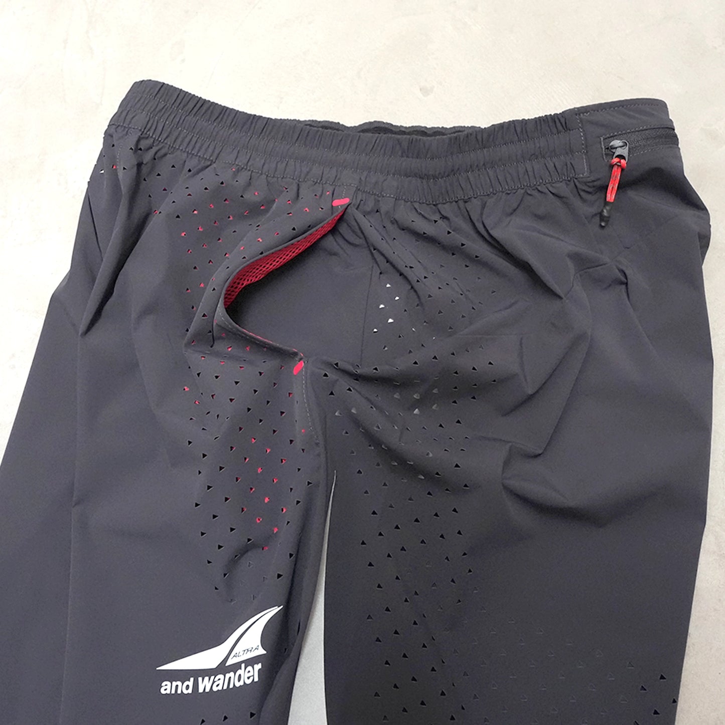 【and wander】アンドワンダー Altra × and wander ventilation short pants "2Color"