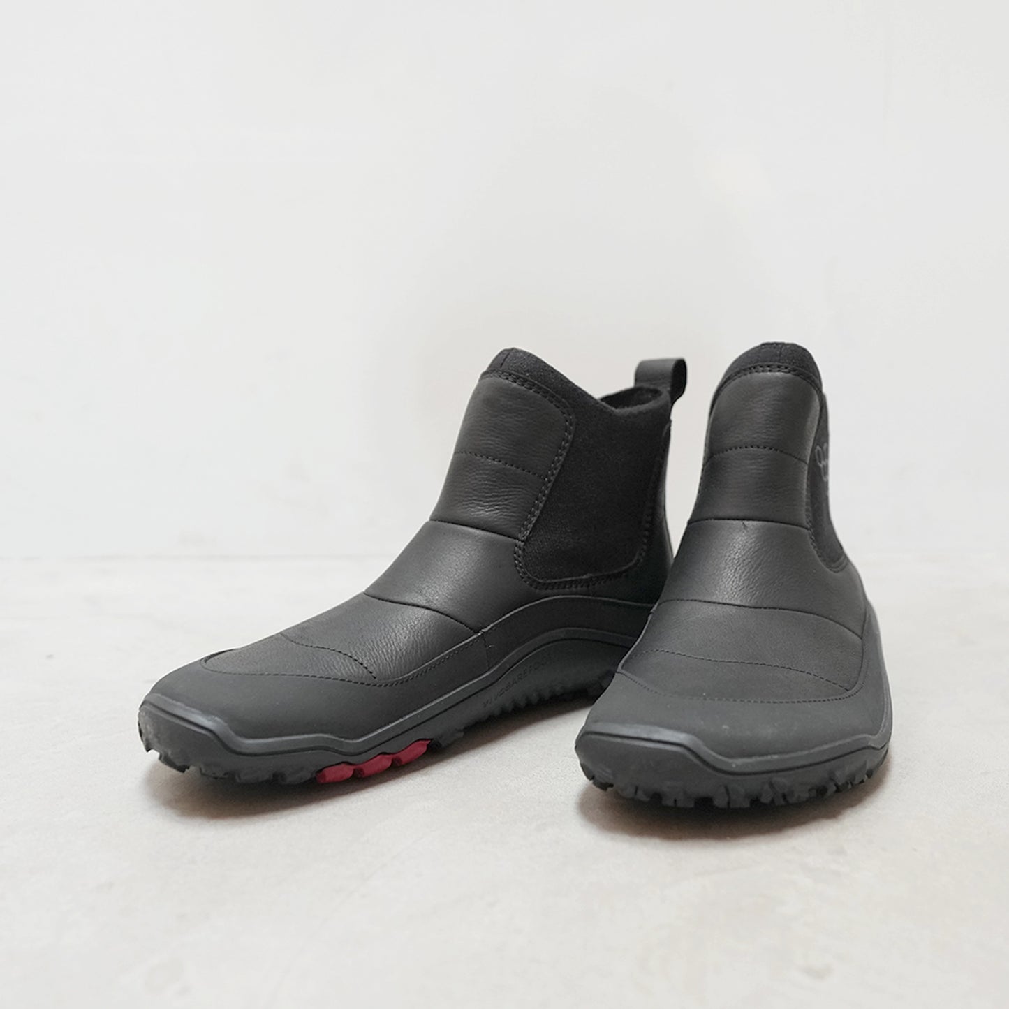 【VIVOBAREFOOT】ヴィヴォ ベアフット women's Explorer Chelsea "Obsidian"
