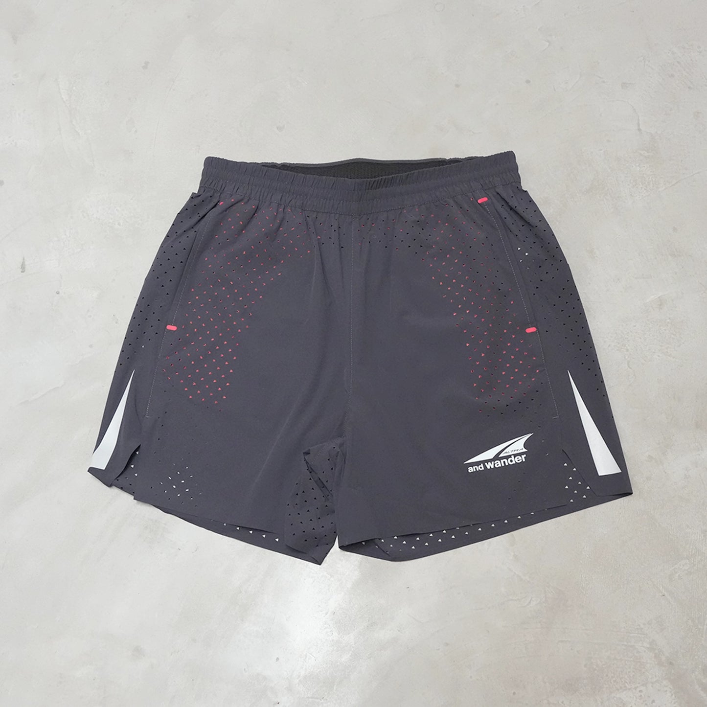 【and wander】アンドワンダー Altra × and wander ventilation short pants "2Color"
