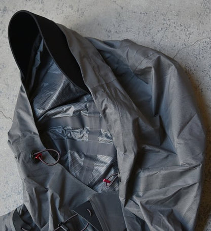【KLATTERMUSEN】 クレッタルムーセン Fjorgyn Anorak "Rock Grey"