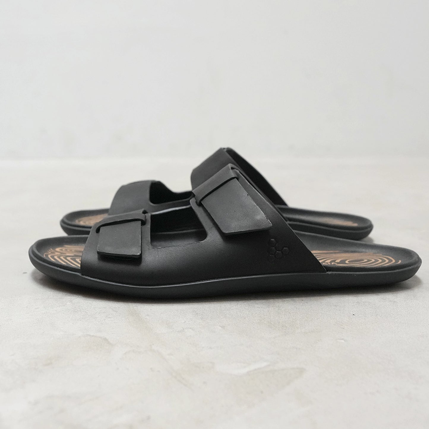 【VIVOBAREFOOT】ヴィヴォ ベアフット men's Sensus Yin Slide "Obsidian"