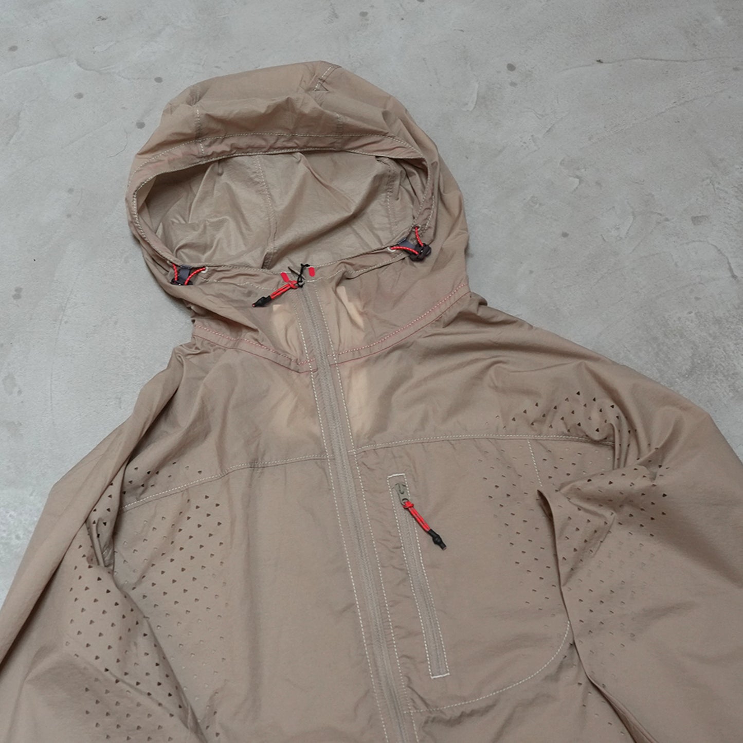【and wander】アンドワンダー Altra × and wander ventilation wind jacket "2Color"