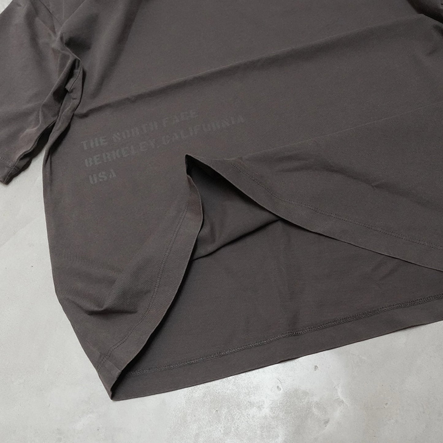 【THE NORTH FACE Purple Label】ノースフェイスパープルレーベル  women's Garment Dyed Lettered Field Tee "Charcoal" ※ネコポス可