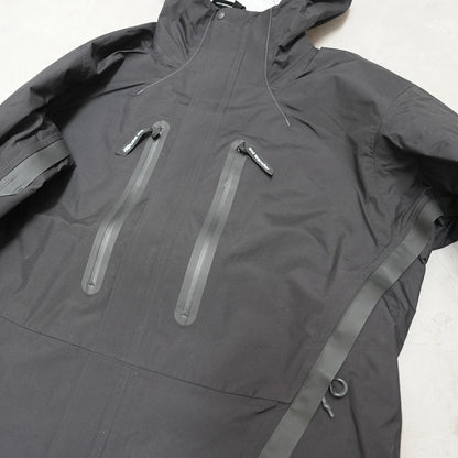 【and wander】アンドワンダー men's 2.5L hiker rain jacket "Black"