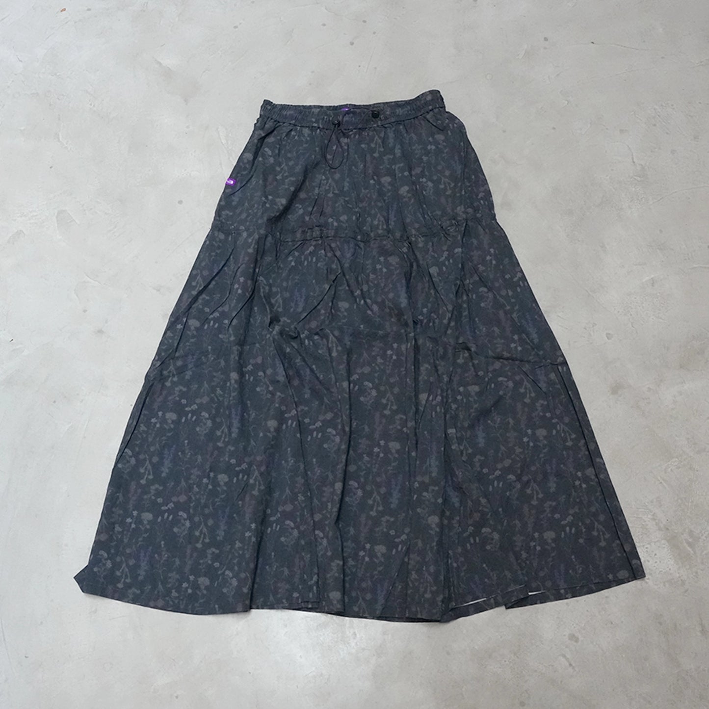 【THE NORTH FACE Purple Label】ノースフェイスパープルレーベル women's Flower Printed Field Tiered Skirt "Dark Navy"
