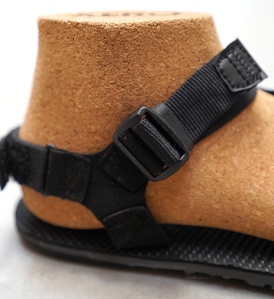 【XERO SHOES】ゼロシューズ women's Naboso Trail "Coal Black"