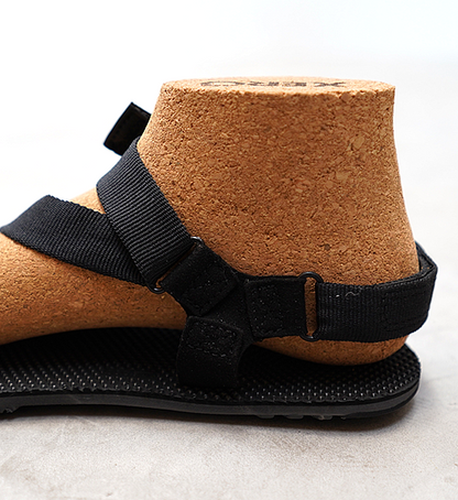 【XERO SHOES】ゼロシューズ men's Naboso Trail "Coal Black"