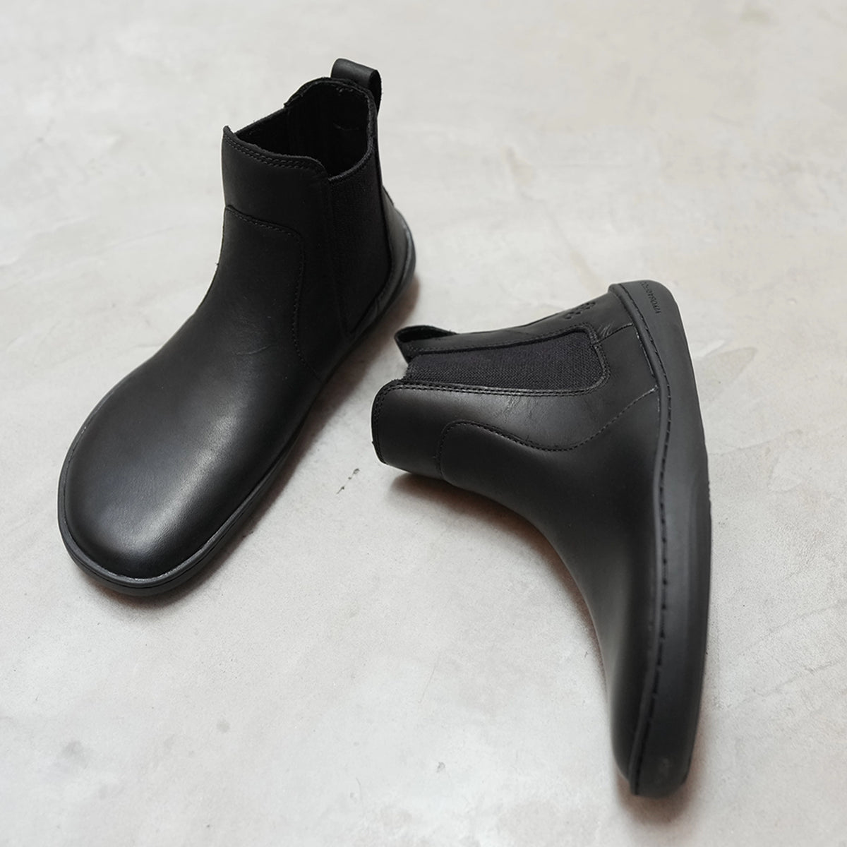 【VIVOBAREFOOT】ヴィヴォ ベアフット men's Sensus Chelsea "Obsidian"