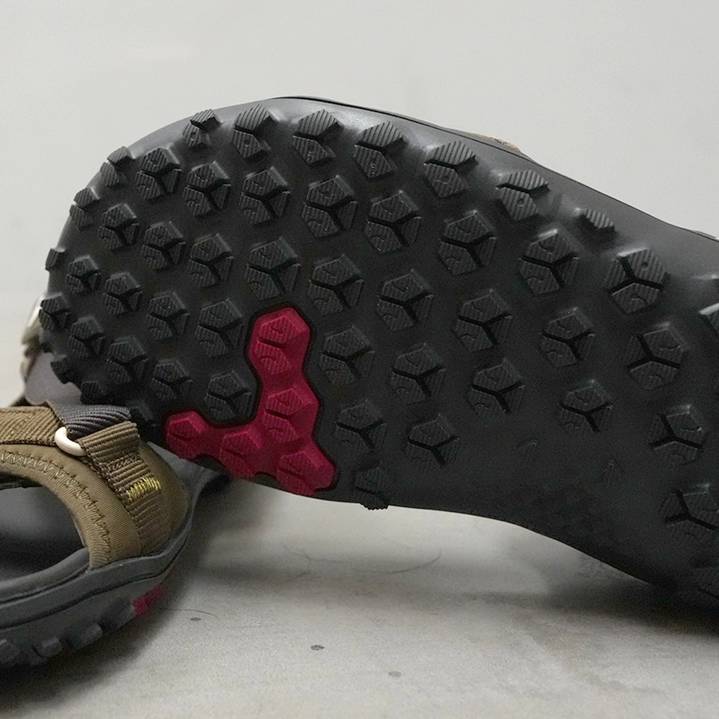 【VIVOBAREFOOT】ヴィヴォ ベアフット women's Tracker Ora Sandal "2Color"