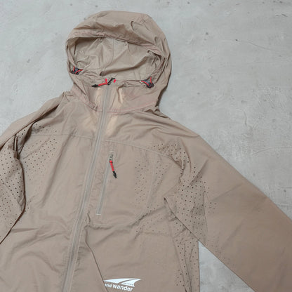 【and wander】アンドワンダー Altra × and wander ventilation wind jacket "2Color"