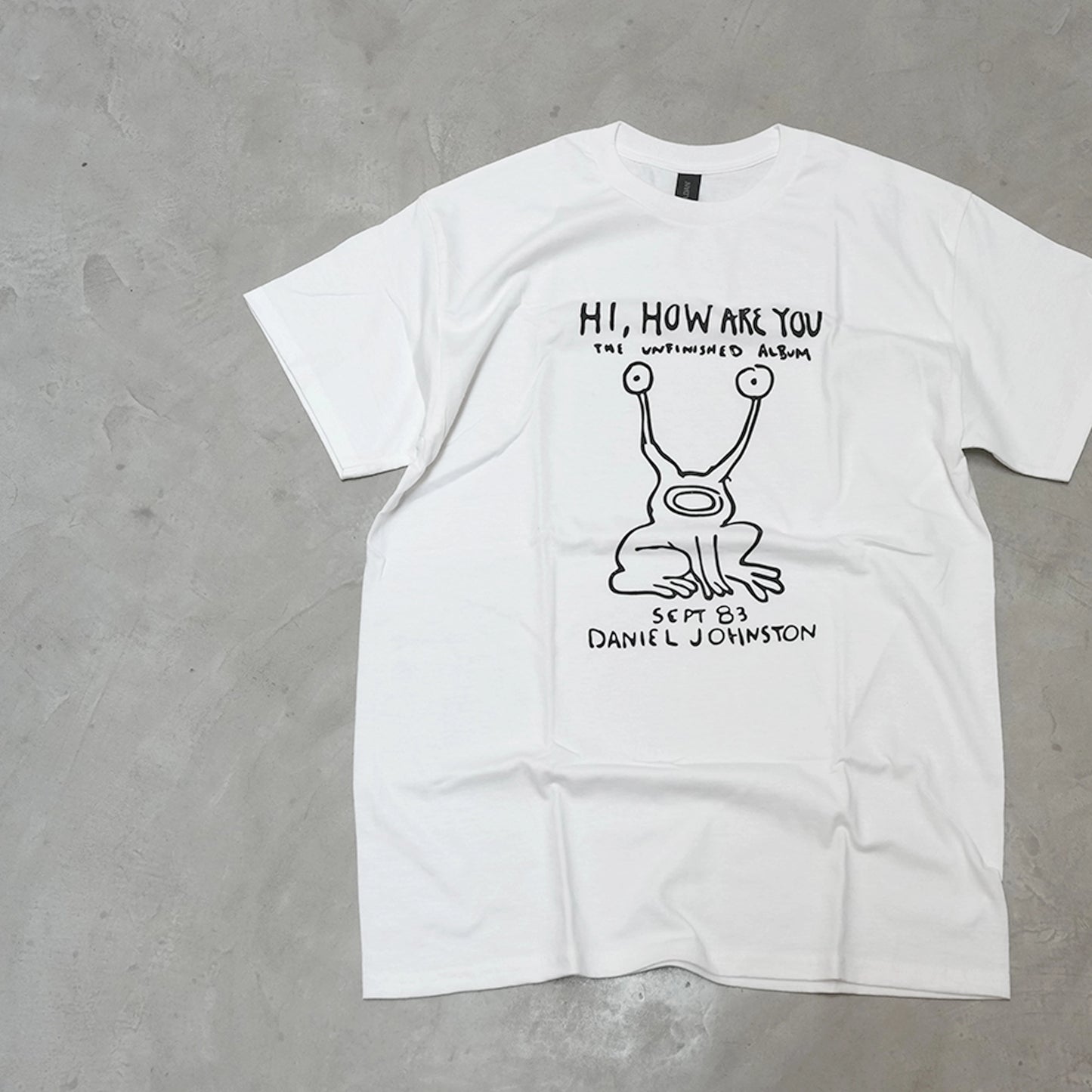 【DANIEL JOHNSTON】ダニエルジョンストン S/S Print Tee 'Hi How Are You? "White" ※ネコポス可