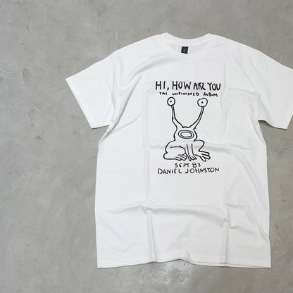 【DANIEL JOHNSTON】ダニエルジョンストン S/S Print Tee 'Hi How Are You? "White" ※ネコポス可