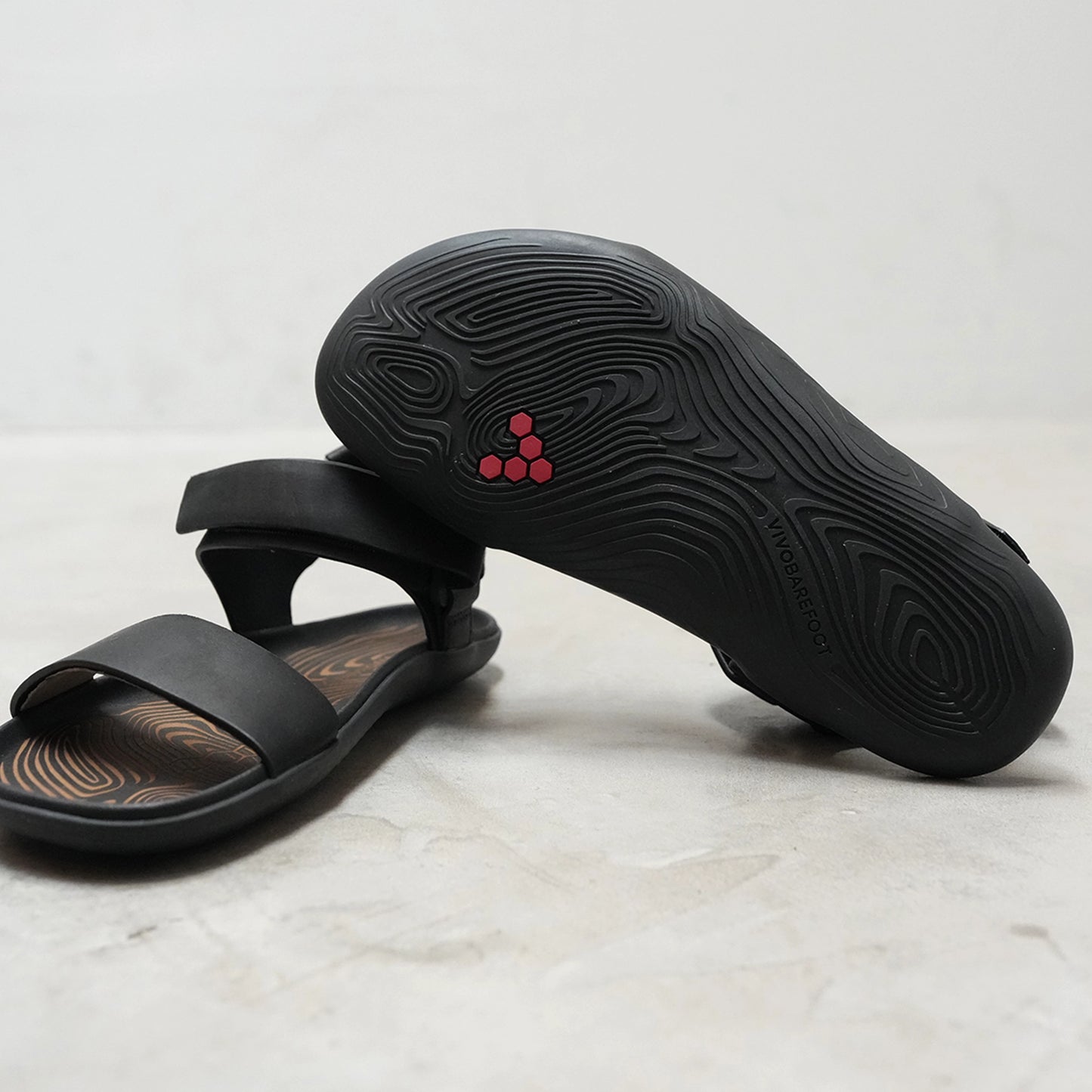 【VIVOBAREFOOT】ヴィヴォ ベアフット women's Sensus Yin Sandal "Raven"
