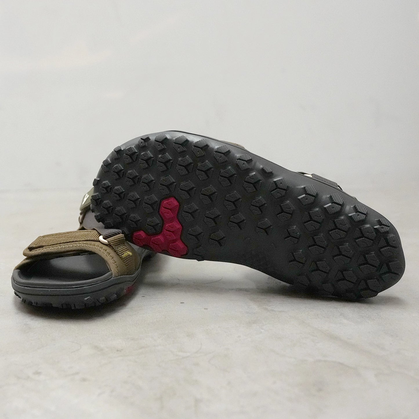 【VIVOBAREFOOT】ヴィヴォ ベアフット women's Tracker Ora Sandal "2Color"