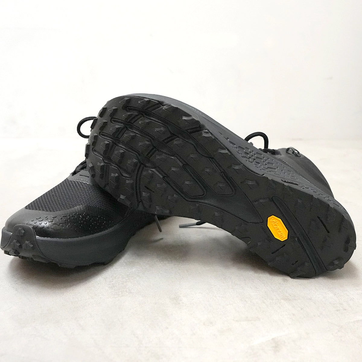 【ALTRA】アルトラ men's Timp 6 Mid GTX "Black×Black"