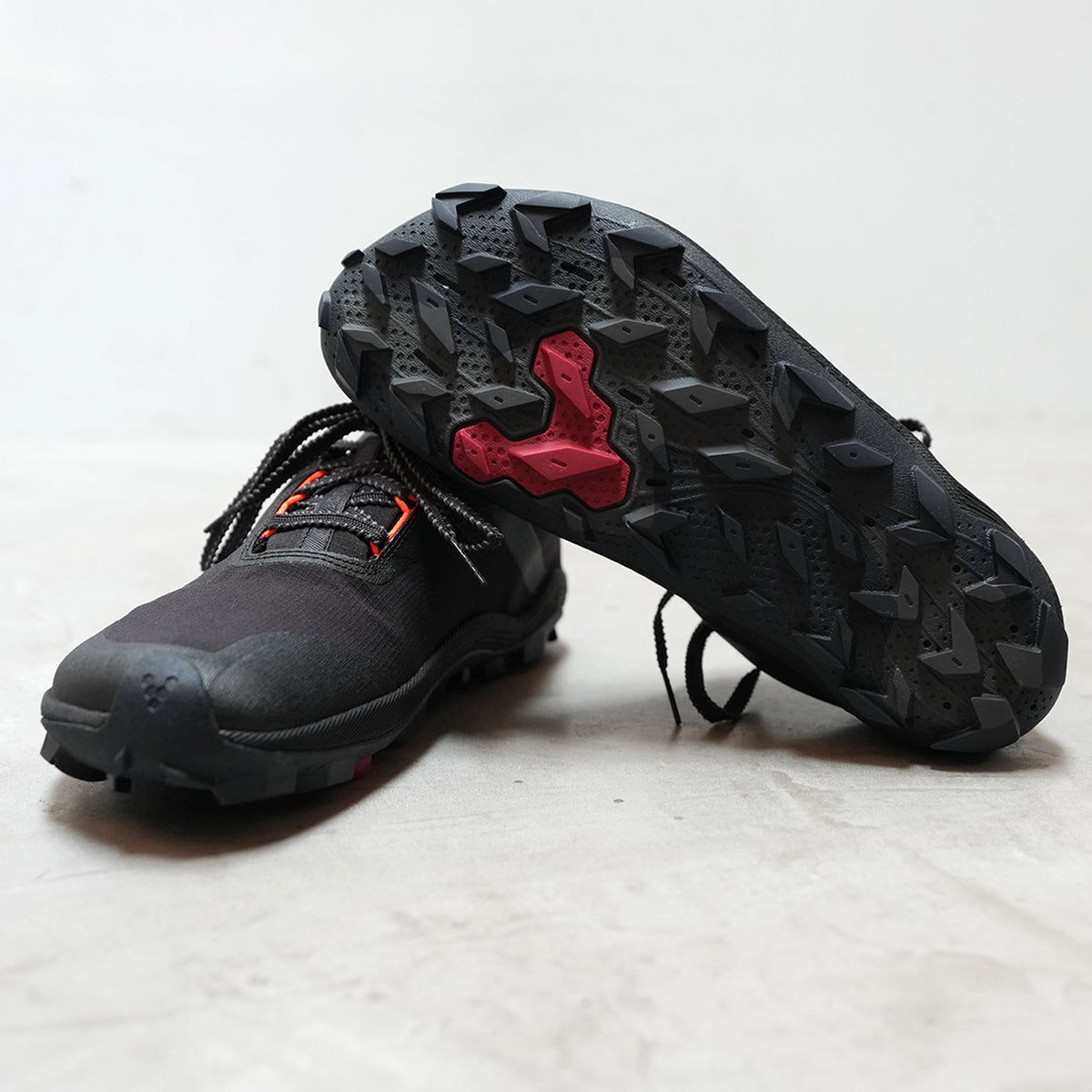 【VIVOBAREFOOT】ヴィヴォ ベアフット men's Primus Trail Flow Waterproof "Eclipse×Molten Lava"