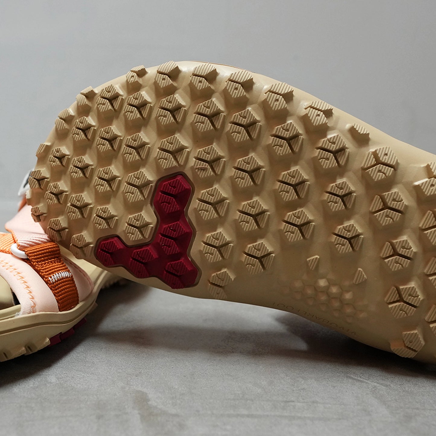 【VIVOBAREFOOT】ヴィヴォ ベアフット women's Tracker Ora Sandal "2Color"