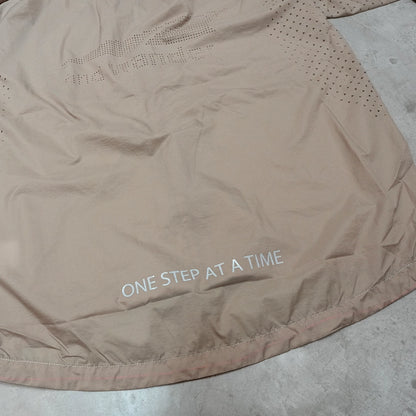【and wander】アンドワンダー Altra × and wander ventilation wind jacket "2Color"