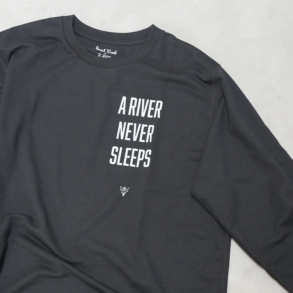 【South2 West8】サウスツーウエストエイト men's L/S Tee - A River Never Sleep "Black"