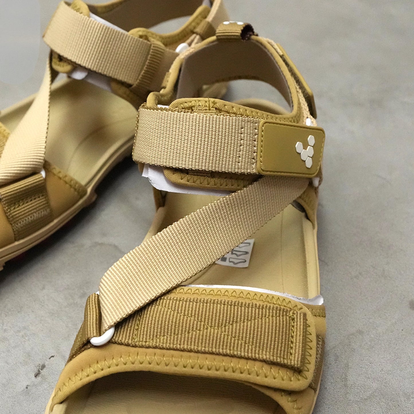 【VIVOBAREFOOT】ヴィヴォ ベアフット men's Tracker Ora Sandal "2Color"