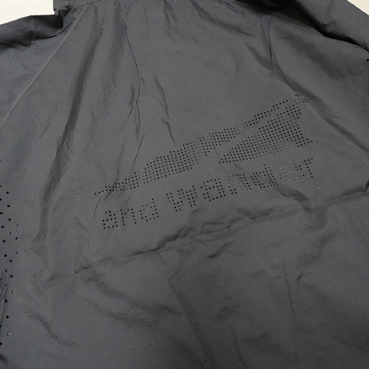 【and wander】アンドワンダー Altra × and wander ventilation wind jacket "2Color"