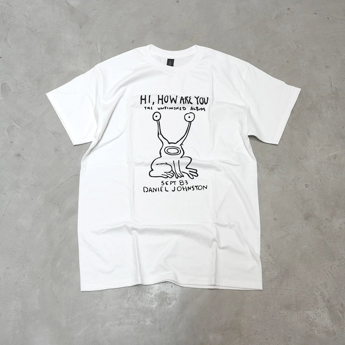 【DANIEL JOHNSTON】ダニエルジョンストン S/S Print Tee 'Hi How Are You? "White" ※ネコポス可