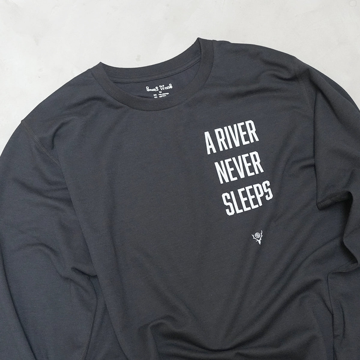 【South2 West8】サウスツーウエストエイト men's L/S Tee - A River Never Sleep "Black"