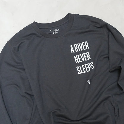 【South2 West8】サウスツーウエストエイト men's L/S Tee - A River Never Sleep "Black"