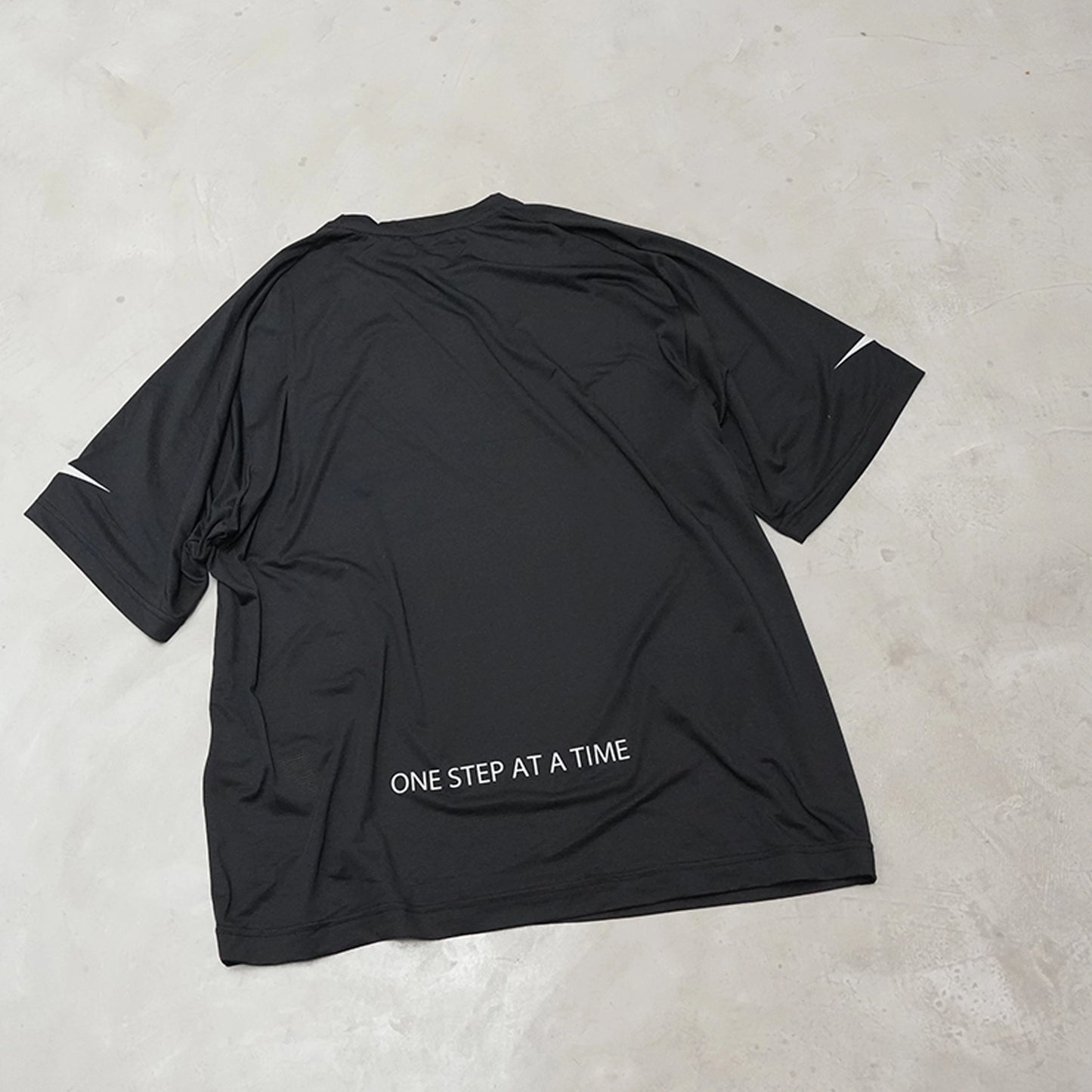 【and wander】アンドワンダー Altra × and wander SS T "Black" ※ネコポス可