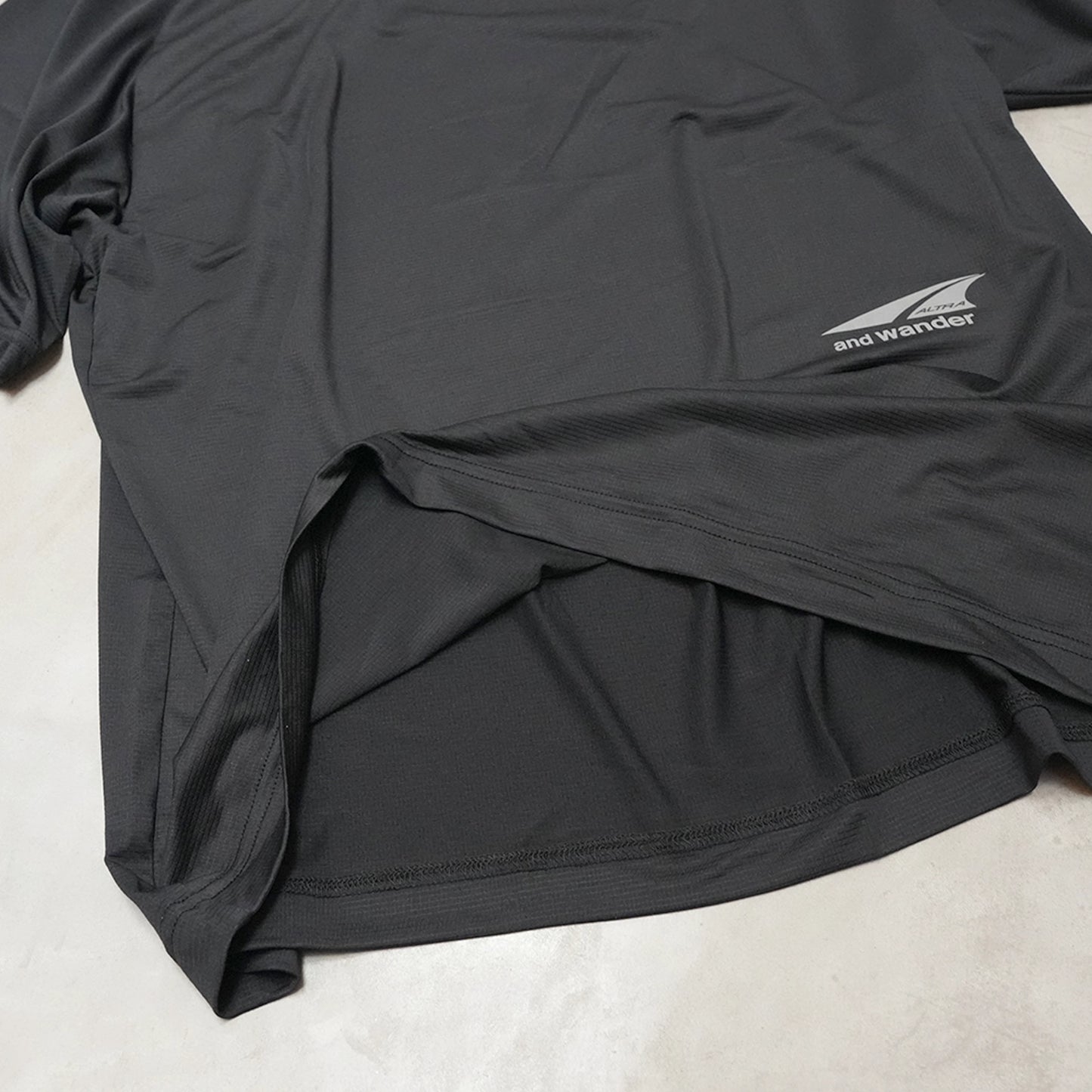 【and wander】アンドワンダー Altra × and wander SS T "Black" ※ネコポス可