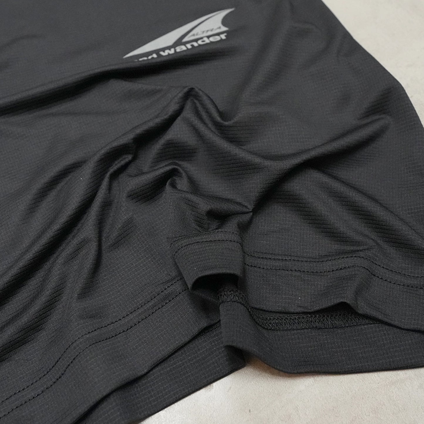 【and wander】アンドワンダー Altra × and wander SS T "Black" ※ネコポス可