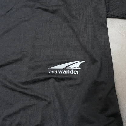 【and wander】アンドワンダー Altra × and wander SS T "Black" ※ネコポス可