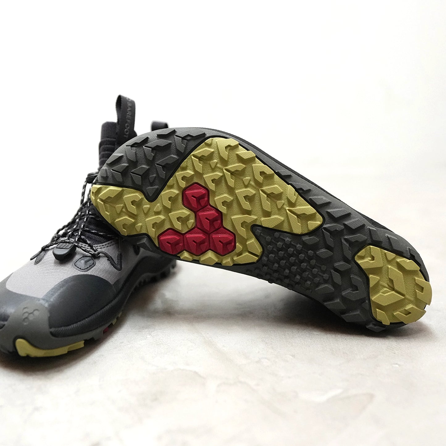 【VIVOBAREFOOT】ヴィヴォ ベアフット women's Primus Trail Flow Mid "2Color"