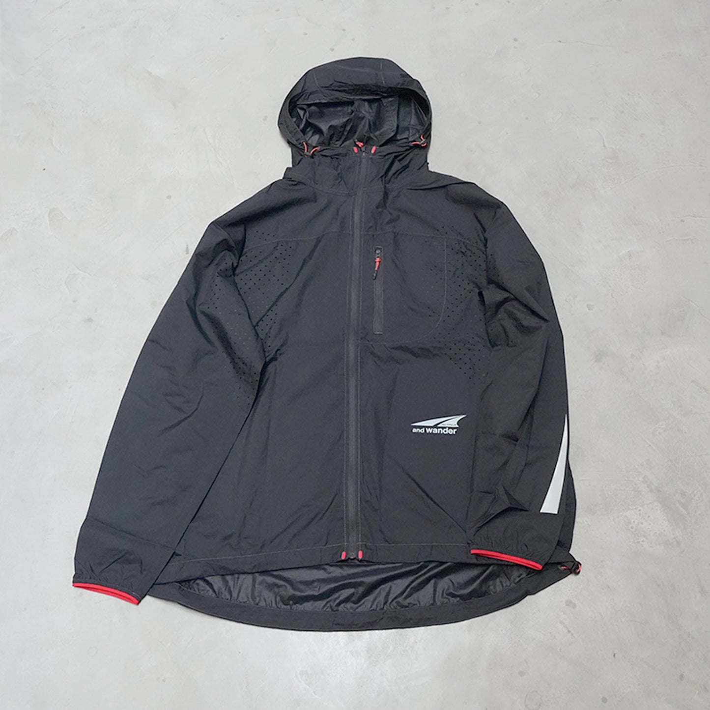 【and wander】アンドワンダー Altra × and wander ventilation wind jacket "2Color"