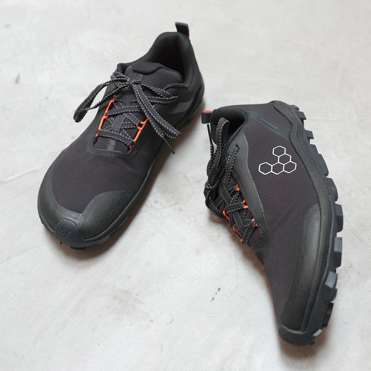 【VIVOBAREFOOT】ヴィヴォ ベアフット men's Primus Trail Flow Waterproof "Eclipse×Molten Lava"