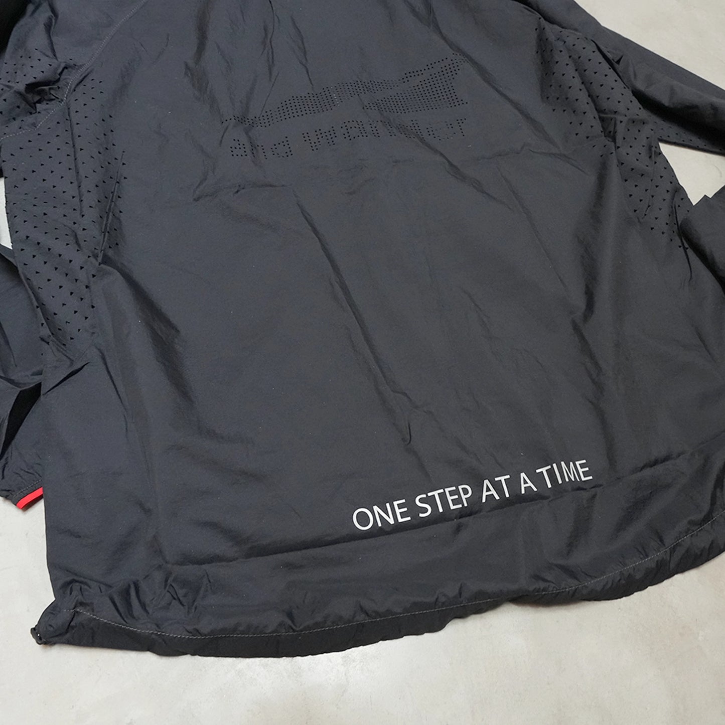 【and wander】アンドワンダー Altra × and wander ventilation wind jacket "2Color"