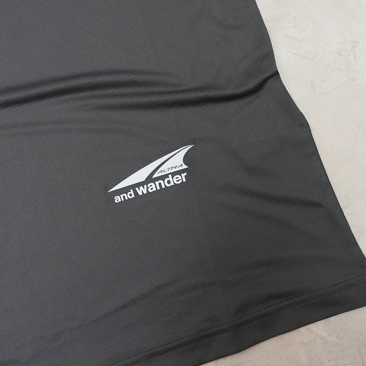 【and wander】アンドワンダー Altra × and wander tank top "Black" ※ネコポス可