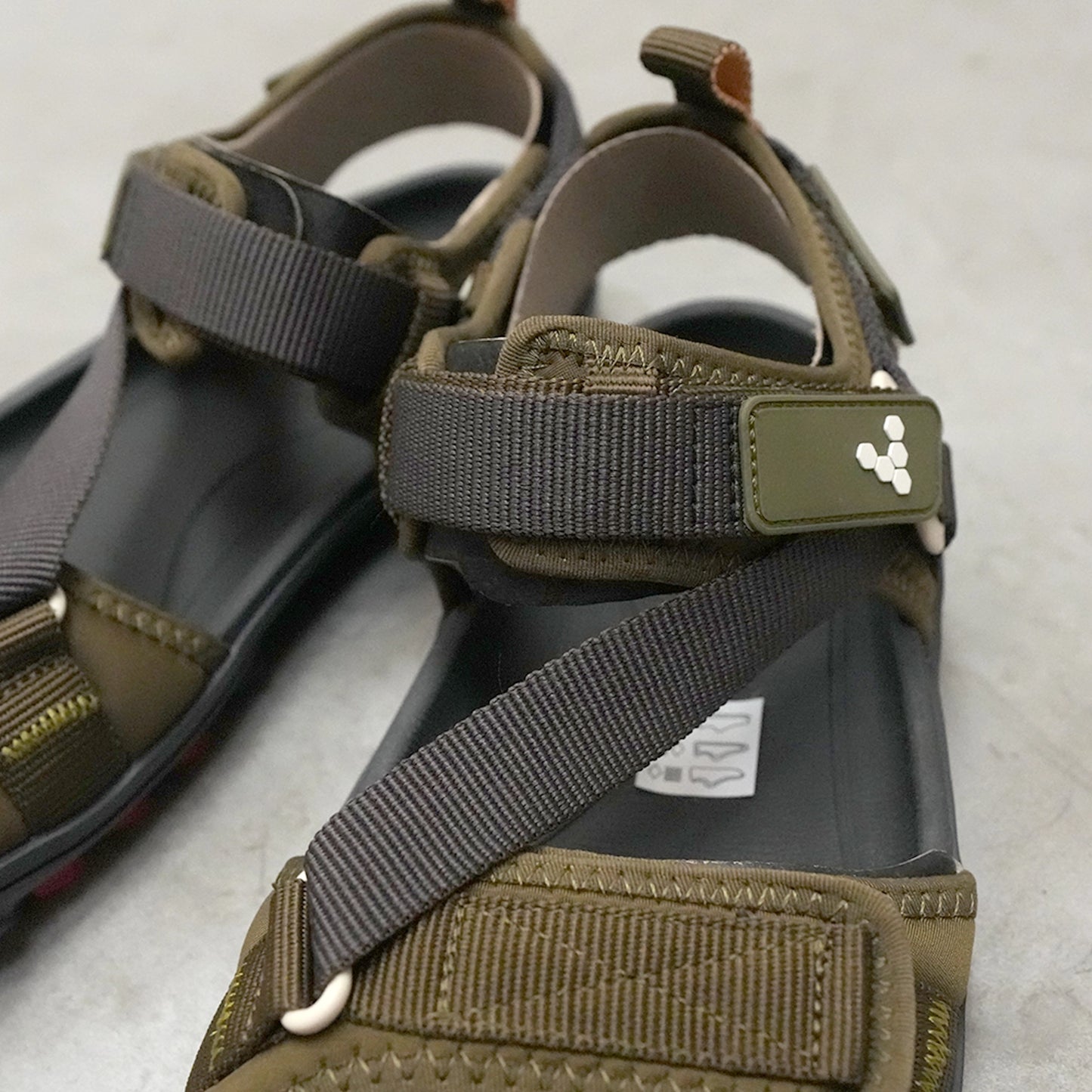 【VIVOBAREFOOT】ヴィヴォ ベアフット women's Tracker Ora Sandal "2Color"