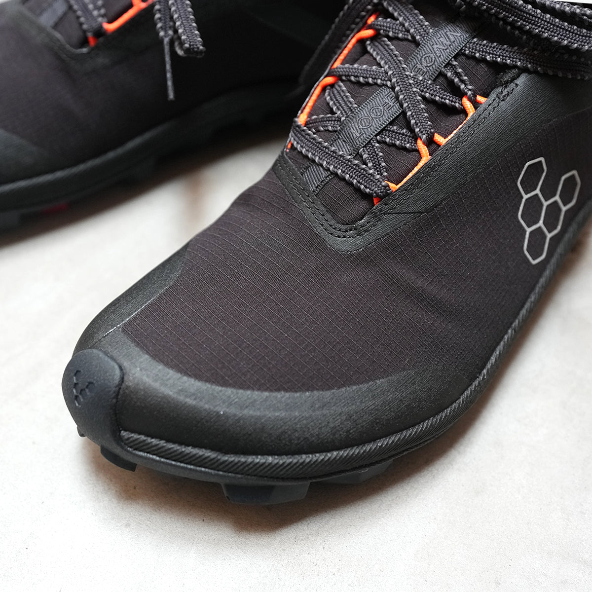 【VIVOBAREFOOT】ヴィヴォ ベアフット women's Primus Trail Flow Waterproof "Eclipse×Molten Lava"