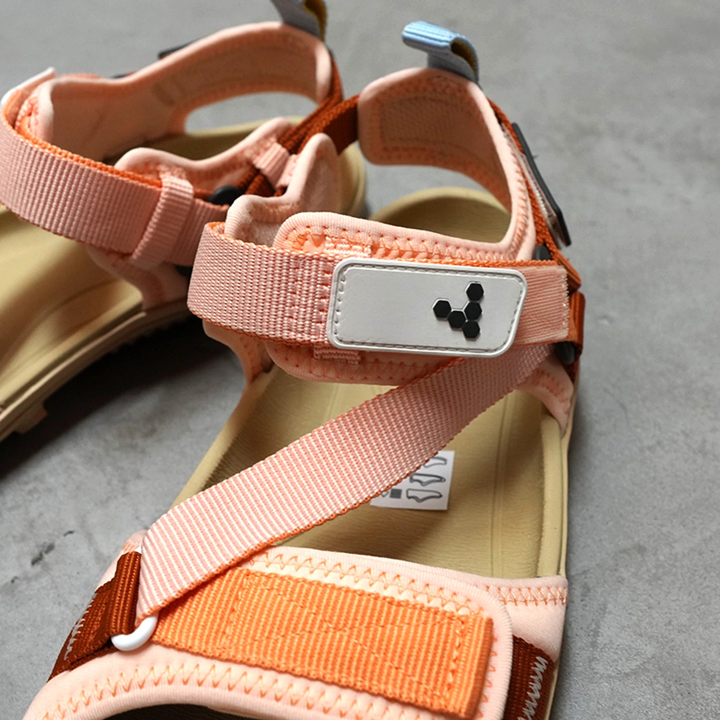【VIVOBAREFOOT】ヴィヴォ ベアフット women's Tracker Ora Sandal "2Color"